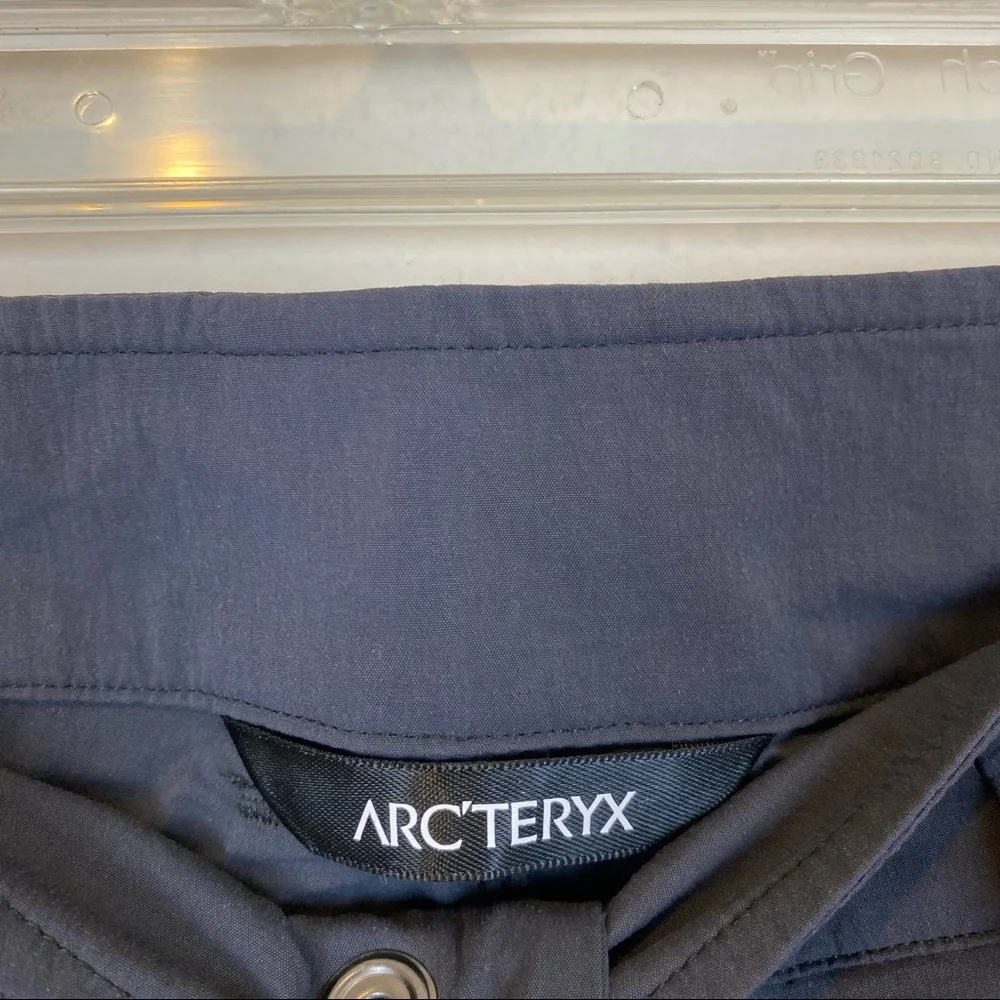 Arc'teryx Women's Cargo Shorts - Dark Blue - Picture 3 of 8